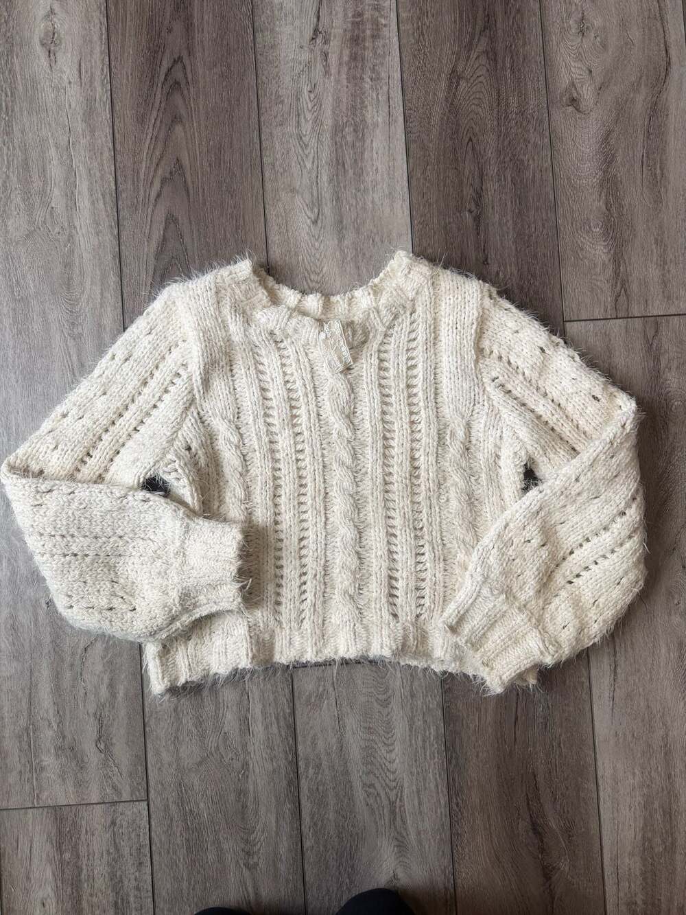 Sadie and Sage Cable Knit Sweater Size M Cream Shaggy Fuzzy